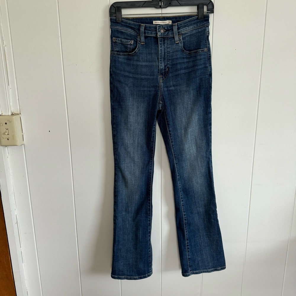 Levi's 725 High Rise Boot Cut 27